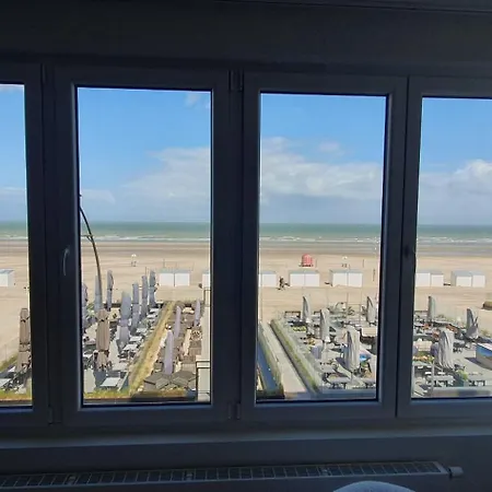 Subliem Met Zeezicht De Panne