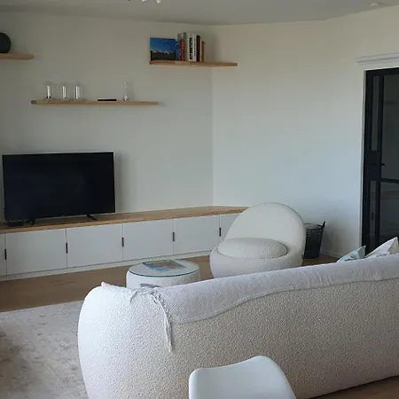 Subliem Met Zeezicht