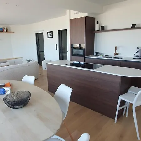 Apartment Subliem Met Zeezicht