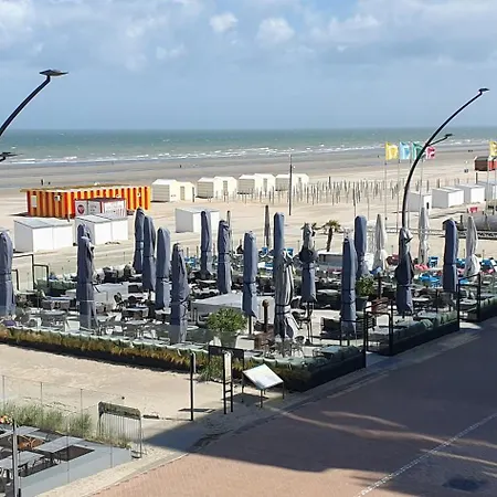 Subliem Met Zeezicht Apartment De Panne