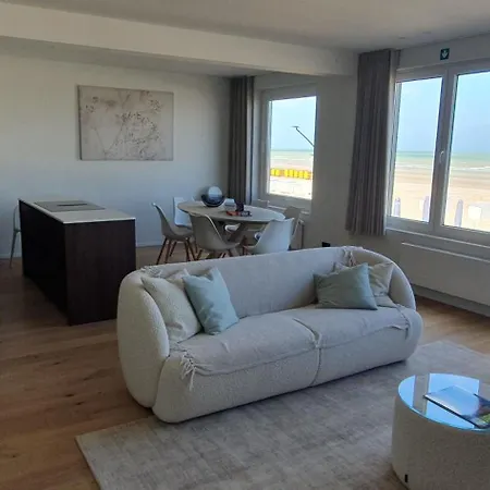 Subliem Met Zeezicht * De Panne