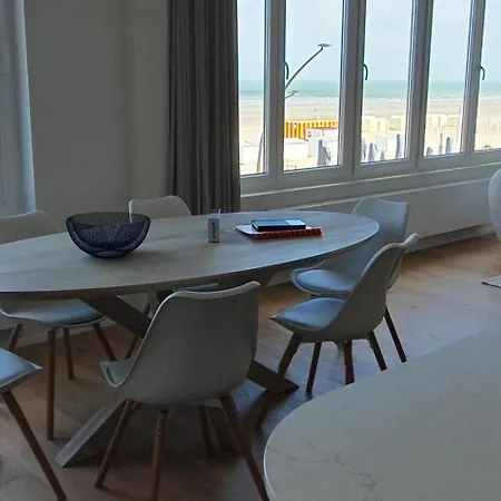 Subliem Met Zeezicht